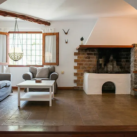 Villa Crimson