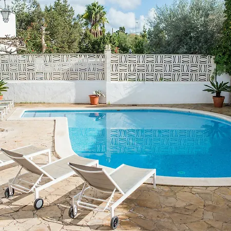 Villa Crimson